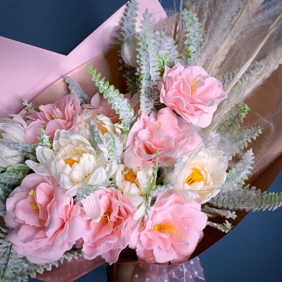 Розовый аромат