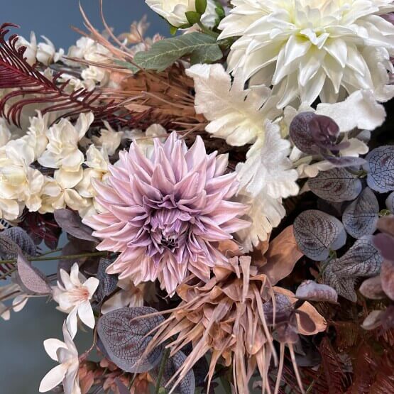 Композиция из искусственных цветов «Иллюзия»