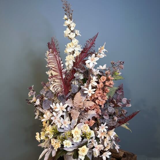 Композиция из искусственных цветов «Иллюзия»