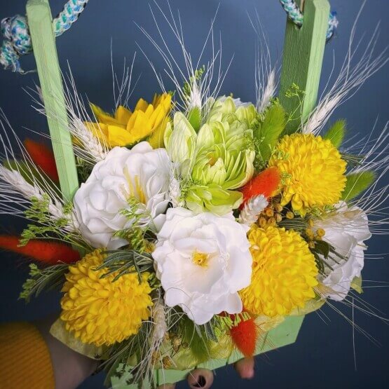 Корзинка из мыльных цветов