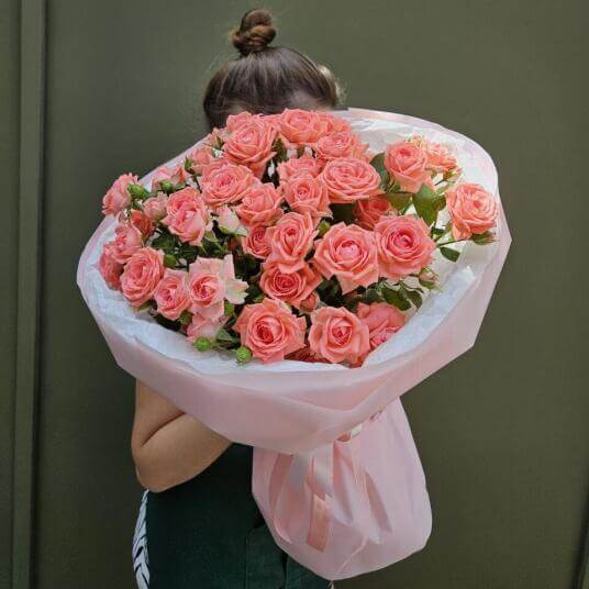 7 кустовых коралловых роз