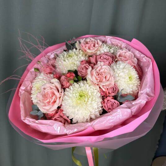 Объятие из цветов