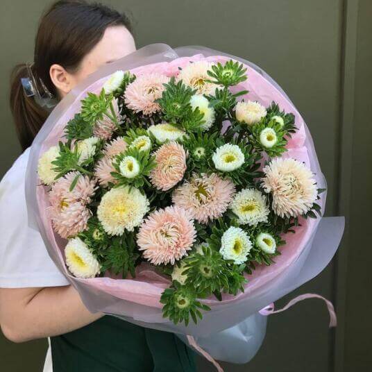 Розовые и белые кустовые астры