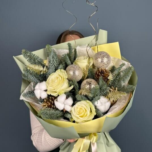 Букет из цветов и нобилиса "Брызги шампанского"