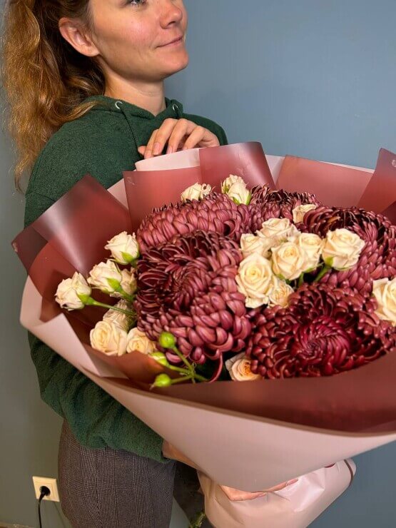 "Микс шоколада" Дуо букет из хризантем и кустовых роз