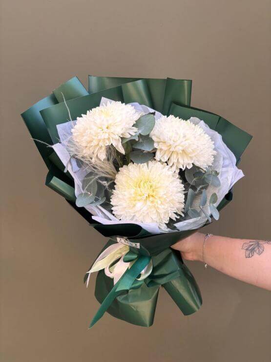 Белые хризантемы