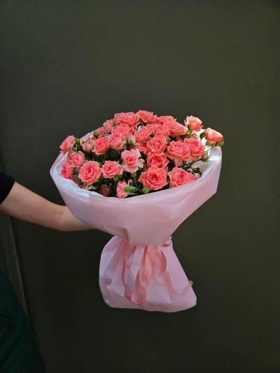 7 кустовых коралловых роз