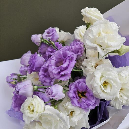 Моно сиреневой и белой эустомы