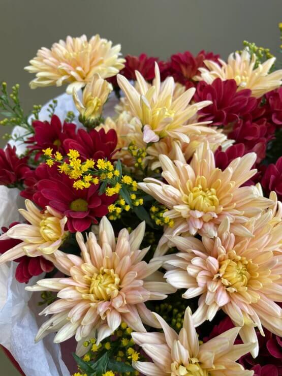 Букет из хризантем "Глинтвейн с медом"