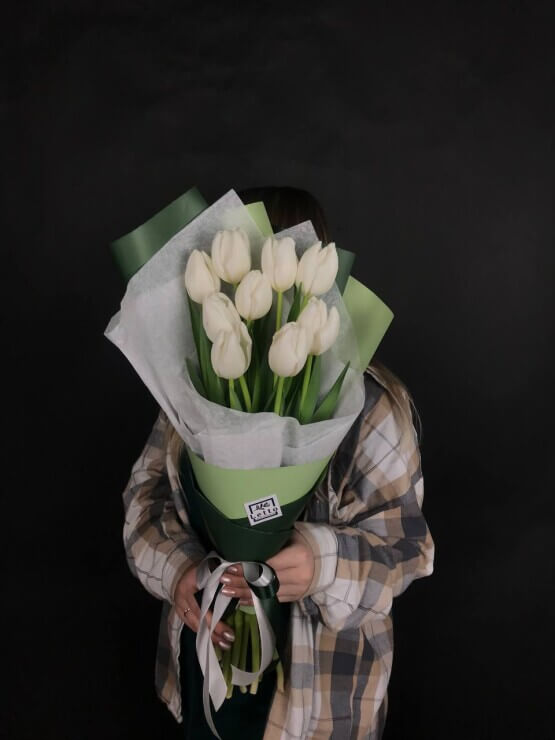 Моно белые тюльпаны