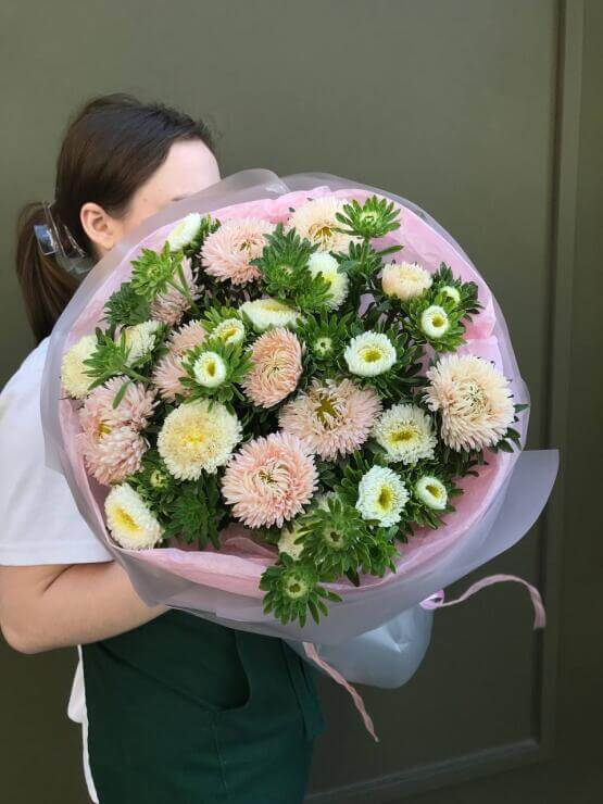 Розовые и белые кустовые астры