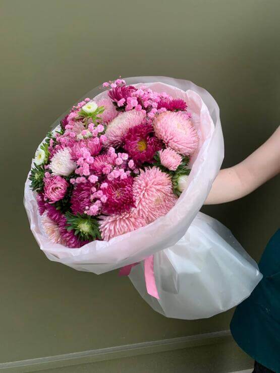 Малиновые астры в гипсофиле