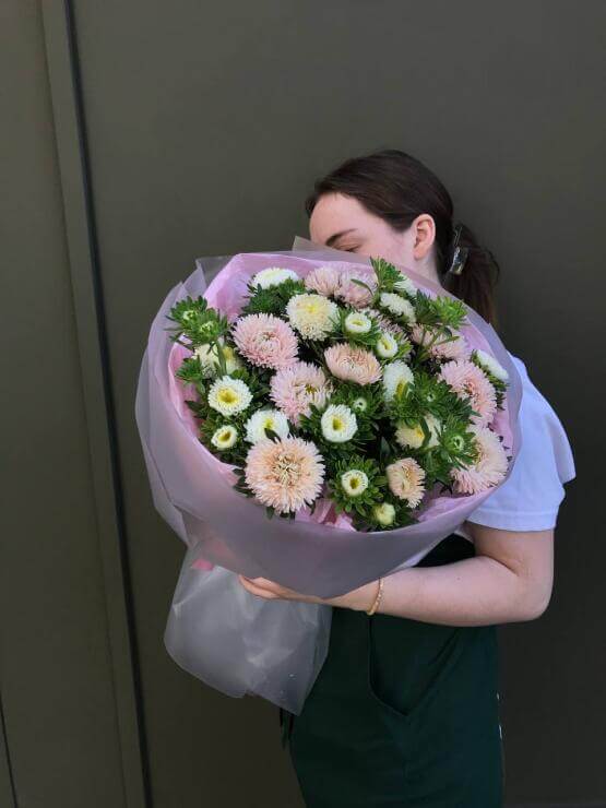 Розовые и белые кустовые астры