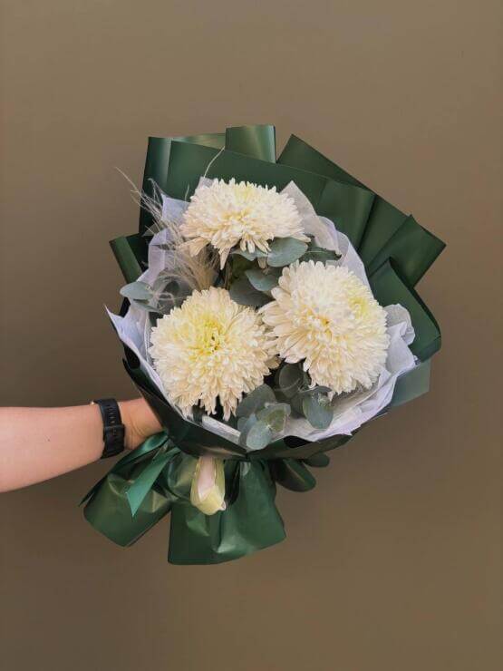 Белые хризантемы