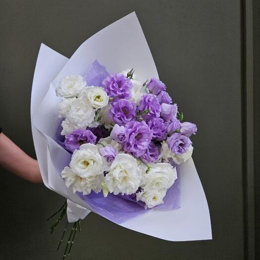 Моно сиреневой и белой эустомы