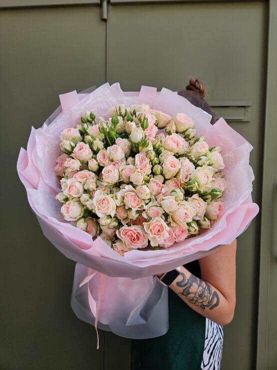 15 розовых кустовых роз