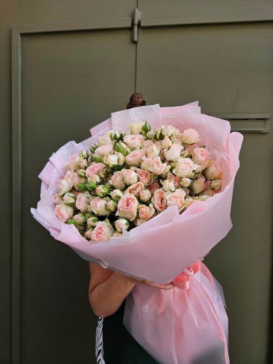 15 розовых кустовых роз