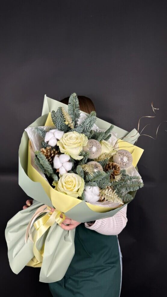 Букет из цветов и нобилиса "Брызги шампанского"