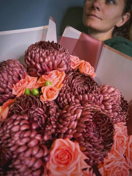 "Мамин борщ" Сборный букет из роз кустовых и хризантем