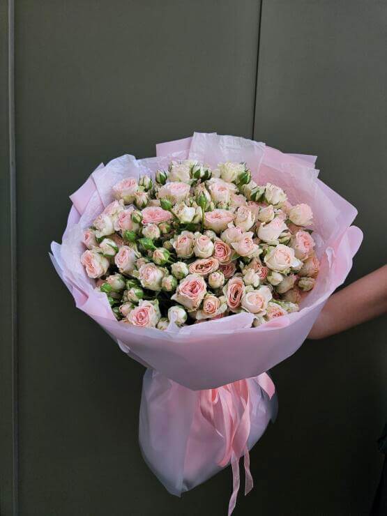 15 розовых кустовых роз