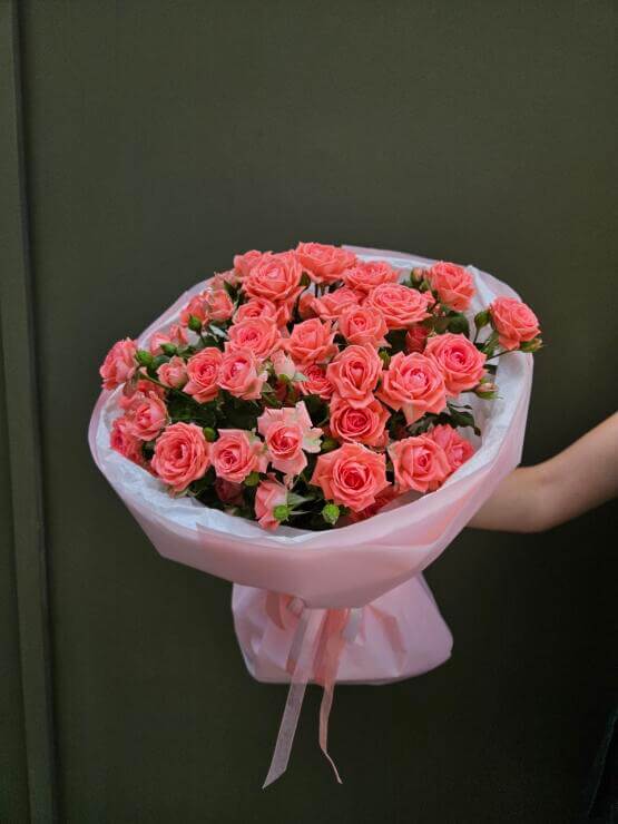 7 кустовых коралловых роз