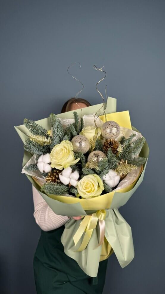 Букет из цветов и нобилиса "Брызги шампанского"