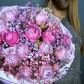«Лавандовый раф» Микс пионовидных роз с гипсофилой
