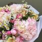 Авторский букет из гортензий и кустовых роз "Персико-Берри"