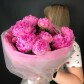 9 ярко-розовых пионов