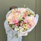 Авторский букет из гортензий и кустовых роз "Персико-Берри"