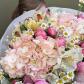 Авторский букет из гортензий и кустовых роз "Персико-Берри"